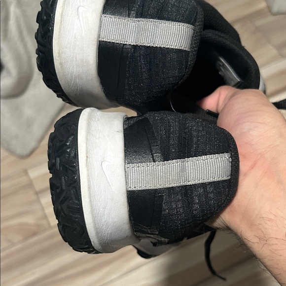 Nike Black and Gray Running Sneakers - Picture 4 of 7